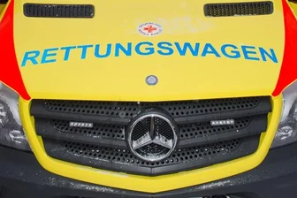 Fahrt mit Kettenfahrzeug - zwei Verletzte -
