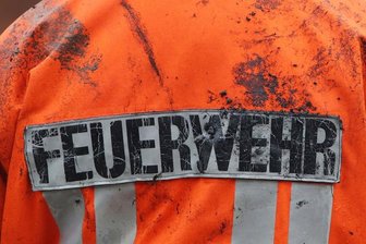 Fahrzeughalle in Plauen brennt komplett aus -