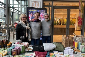 Fairer Handel im Fokus: TU Chemnitz auf dem Weg zur nachhaltigen Hochschule - Bärbel Meßinger, Heike Schuldt und Klemens Nieft vom Weltladen klären auf: Fairtrade sei nicht immer gleich Fairtrade.