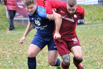 Falkenauer ringen Flöha im Derby nieder - Pokal und dann noch gegen den Ortsrivalen - die Partie zwischen dem TSV Falkenau und dem TSV Flöha bot am Sonntag die Spannung, die sich die zahlreichen Zuschauer erhofft hatten. Am Ende jubelten Jens Forberger (l.) und die Falkenauer, die Gäste um Tommy Hunger hatten das Nachsehen. 