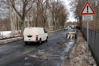 Falkenstein: Darum ist diese Straße am Dienstag gesperrt - Wegen Baumfällungen ist die Heinrich-Heine-Straße in Falkenstein gesperrt.