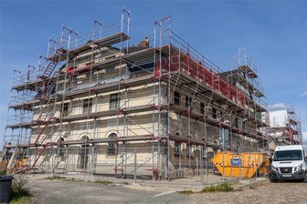 Falkenstein: Neuer Blitzschutz für den alten Bahnhof - Der ehemalige Falkensteiner Bahnhof erhält eine neue Blitzschutzanlage.