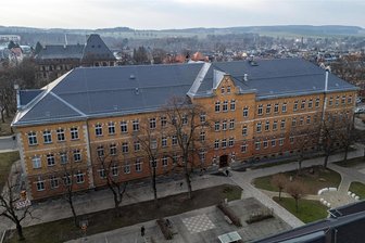Falkenstein: Rückgang der Schülerzahlen – Was heißt das für die Schulen? - Die Trützschler-Oberschule in Falkenstein kann auch künftig mit zwei bis drei Klassen pro Jahrgang rechnen.