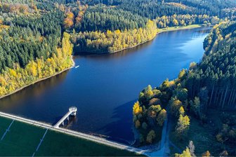 Falkenstein: Wann die Skater auf ihrem neuen Rundweg an der Talsperre loslegen können - Das Naherholungsgebiet an der Talsperre Falkenstein will die Stadt attraktiver machen. 2024 soll ein multifunktionaler Inlineskater-Rundweg entstehen.