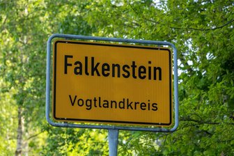 Falkensteiner Feuerwehr erhält neues Fahrzeug - Falkensteiner Feuerwehr erhält neues Fahrzeug.