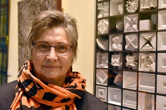 Falkensteinerin zeigt in Bad Elster Kunstwerke aus Papier - 