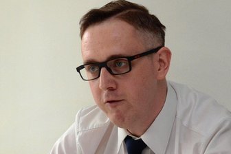 Falkensteins Unternehmen Erfal unterstützt Maskottchen-Suche - Daniel Löwenhagen nahm für den Kreisfeuerwehrverband den Preis entgegen.