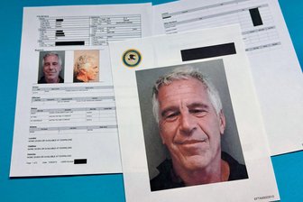Fall Epstein: Geld, Macht - Mehr als drei Millionen Dokumente zum Fall des verurteilten Sexualstraftäters Jeffrey Epstein hat das US-Justizministerium veröffentlicht.