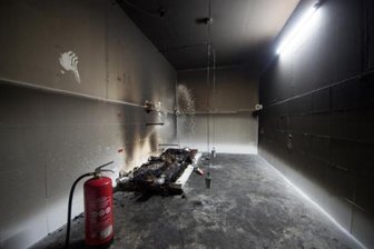 Fall Oury Jalloh: Ermittlungen zu Feuertod in Dessauer Polizeizelle eingestellt - Schmiedeberg im Osterzgebirge am 18. August 2016: In diesem Raum wurde der Feuertod des Afrikaners Oury Jalloh nachgestellt. Der mit Sensoren, Schweinehaut und Fett versehene Dummy ist nach dem Brandversuch noch in Teilen erhalten. Passte das Ergebnis nicht ins Bild der Ermittler?