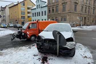 Falsch abgebogen: Pkw-Fahrer verursacht Unfall in Zwickau - Ein Unfall ereignete sich am Samstag an der Ecke Crimmitschauer Straße/Osterweihstraße.