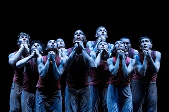 Falsch geplant? "Leipzig tanzt" findet im Juni fast zeitgleich mit "Tanz Moderne Tanz" in Chemnitz statt - Szene aus "Jungle Book reimagined" der Akram Khan Company aus London, die zum Tanzfestival in Leipzig zu Gast sein wird.