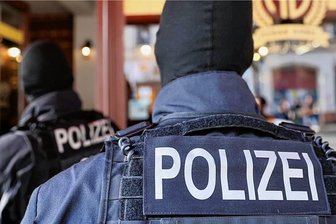 Falsche Corona-Atteste: Ärztin aus Sachsen angeklagt - Im Zusammenhang mit den Ermittlungen gegen die sächsische Medizinerin sind auch bundesweit Wohnungen und Praxen durchsucht worden.