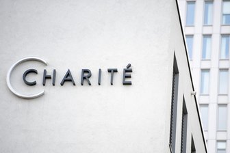 Familie des Ebola-Patienten in Berliner Charité aufgenommen - Die Sonderisolierstation der Charité liegt im Virchow-Klinikum. (Archivbild vom 19. Mai) 