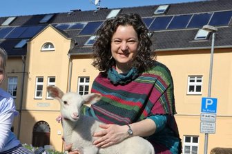 Familienberaterin: "Pandemie und Krieg bedrücken Familien" - Carolin Hummel (rechts) - Leiterin der Beratungsstelle