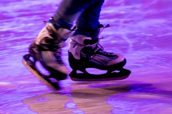 Familieneistag in Crimmitschau: So klappt es mit dem Eislaufen - Schlittschuhe: Wichtig für ein gutes Gefühl auf dem Eis ist, dass sie gut passen - also nicht zu klein und nicht zu groß sind. 