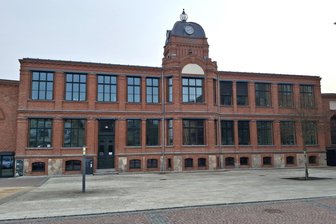 Familienfest in der Alten Baumwolle: Hereinspaziert in Flöhas neue Mitte - Dieses Haus war einst das Verwaltungsgebäude der Baumwollspinnerei - heute ist es das Rathaus von Flöha.