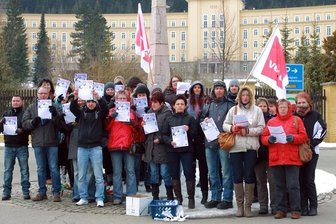 Familienfrieden in Kliniken gestört - Angestellte der Kliniken Erlabrunn haben am Mittwoch unter Regie der Gewerkschaft Verdi für Lohnerhöhungen demonstriert.