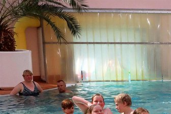 Familienpass: Gutscheine für Landkreis Zwickau wieder erhältlich - Das Freizeitbad Webalu in Werdau war 2023 die von den Familiengutscheinnutzern zweitmeistbesuchte Einrichtung.