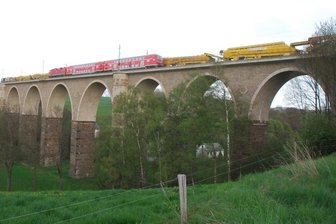 Familienunternehmen seit 90 Jahren: Rathaus in Oederan im Herbst fertig - Referenz früher: Die Sanierung des Wegefarther Viadukts erfolgte einst durch das 1932 gegründete Geschäft von Bauingenieur Walter Steiger.