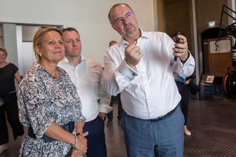 Familienurlaub in Plauen: Ministerin Klepsch hat neue Auszeichnungen für Unterkünfte bei ihrem Besuch dabei - Ministerin Barbara Klepsch, Abgeordneter Jörg Schmidt, OB Steffen Zenner (alle CDU).