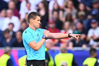Fan-Wut und viel Lob: Schiedsrichter Siebert im Fokus - Hatte im Finale alles im Griff: der deutsche Schiedsrichter Daniel Siebert.