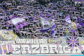 Fanclub des FC Erzgebirge startet Aufruf: Lasst uns die 10.000 knacken! - Der Fanblock im Erzgebirgsstadion ist eigentlich immer gut gefüllt. Auf anderen Tribünenbereichen ging es zuletzt oft sehr luftig zu. Das soll sich wieder ändern.