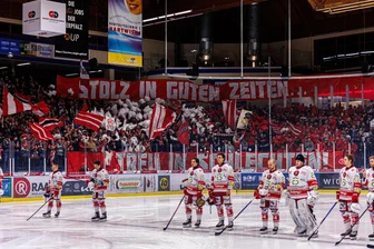Fans der Eispiraten Crimmitschau verkünden nach Ticket-Ärger einen Boykott für das Spiel in Weiden: Was Trainer Jussi Tuores zur Entscheidung sagt - Rund 650 Eispiraten-Fans und damit mehr als geplant waren zwischen Weihnachten und Silvester in Weiden.