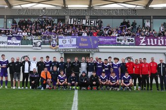 Fans im Trainingslager des FC Erzgebirge Aue: „Eine Erinnerung fürs Leben“ - Nach dem 2:2 zwischen dem FC Erzgebirge Aue und dem SSV Ulm war Zeit für ein großes Gruppenfoto: Vereinsführung, Mannschaft und die 150 mit nach Belek ins Trainingslager gereisten Fans. Am Abend folgte ein „Meet & Greet“ im Fanhotel – ein großes Erlebnis für alle Beteiligten.