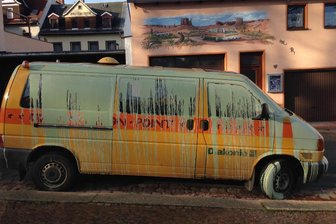 Farbanschlag auf Transporter - Staatsschutz eingeschaltet -