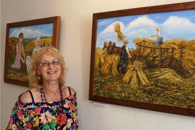 Farbenfreudige Bilder zeigen in Leubnitz das Leben auf dem Land - Stephanie Schnabel zeigt in ihrer Ausstellung auch verschiedene Bilder mit landwirtschaftlichen Motiven von früher.