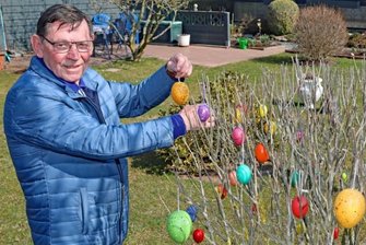 Farbenprächtiges Frühlingserwachen - Bei Wilfried Lange und seiner Frau Marlies darf der Osterschmuck nicht vernachlässigt werden.