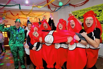 Faschings-Fete: Sechs Wurstzipfel für das originellste Kostüm prämiert - Die "Deimische Worscht" erhielt das Gütesiegel besonders originell. 
