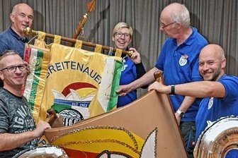 Faschingsauftakt in Mittelsachsen: Die närrische Präsenz ist zurück - Im Bürgersaal Oederan haben die Breitenauer Narren seit Wochenbeginn die Kulissenteile herausgeholt, um ihre Spielstätte für die 60. Saison zu rüsten. 