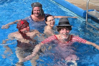 Faschingsclub Geringswalde geht baden - Gingen baden (v. l.): Janko Otto, Ronny Hill, Anne-Susan Kuhrau-Schramm und Steffen Lindner.