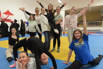 Faschingssaison in Werdau: Warum die WFC-Männer im Geheimen proben und wo die Minis auftreten - Die WFC-Minis werden von Vanessa Rother (hinten) trainiert. Sie müssen bis zu drei Tänze drauf haben und sind unter anderem beim Kinderfasching mit dabei.