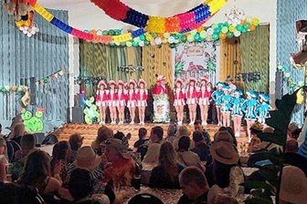 Faschingsverein in Claußnitz zu Gast - Etwa 140 Narren und Närrinnen haben im Gasthof Roter Hirsch Fasching gefeiert. 
