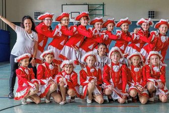 Faschingsvereine im Erzgebirge starten in die Saison: Tickets teilweise in wenigen Stunden ausverkauft - Der ABC Carnevalverein will am Samstag in der Turnhalle an der Talstraße in Buchholz mit neuem Programm in die Saison starten - das Bild entstand beim Garde-Training. Schon am Freitag erfolgt die Schlüsselübergabe im Rathaus.