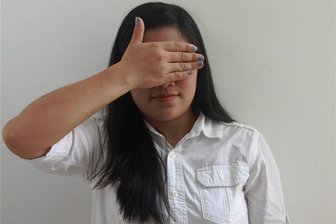 "Fass deine Schwester an" - Die jahrelang missbrauchte Ruby (Name geändert) will auf den Bildern nicht erkannt werden. Eines Tages möchte die inzwischen 21-jährige Studentin als Anwältin Opfern sexuellen Missbrauchs beistehen. 