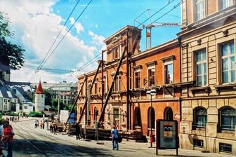 Fassadenrettung in Plauens Innenstadt - Das frühere Bankgebäude am Postplatz/Bahnhofstraße war in den 1990er-Jahren entkernt worden.