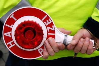 Fast 200 km/h bei erlaubten 80 auf der A 4 - Polizei erwischt Raser -