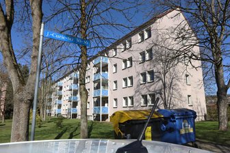 Fast 21 Prozent Leerstand: Zwickauer Großvermieter lässt weiteren Wohnblock abreißen - Der Block Joliot-Curie-Straße 30-36 soll bis zum nächsten Jahr komplett abgerissen werden.
