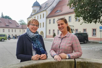 Fast 30 Jahre Schüleraustausch: Warum kommt ein tschechisches Gymnasium immer noch gern nach Limbach-Oberfrohna? - Lucie Janku und Katerina Ordanova sind Deutschlehrerinnen aus Zlin und in dieser Woche mit 15 Schülern in Limbach-Oberfrohna zu Gast.