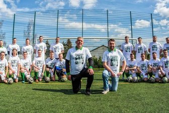 Fast 300 Besucher beim Nachholespiel mit Benefizcharakter -