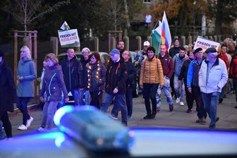 Fast 800 Teilnehmer bei Aufzügen in Freiberg und Mittweida - Der Protestzug in Freiberg.