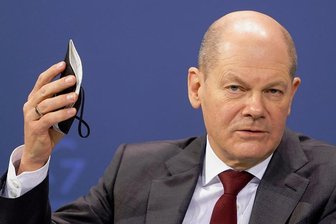 Fast alle Coronaregeln fallen - nur die Maske bleibt - Die Maske bleibt. Die Ampelkoalition wollte die Maskenpflicht ebenso abschaffen wie fast alle anderen Coronaregeln. Aber darauf konnten sich Länderchefs und Bundeskanzler Olaf Scholz (SPD/Foto) nicht einigen. 