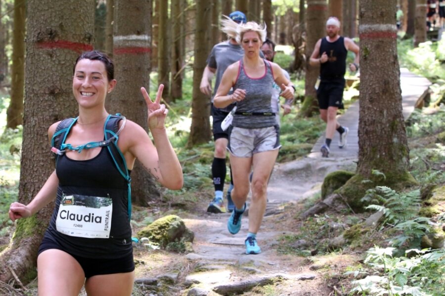 "Fast keine Erholungsphase" - Claudia Langer aus Großolbersdorf startete am Sonntag beim Fun-Trail und war eine von mehr als 1000 Startern, die das dreitägige Lauf-Spektakel auf dem Rabenberg in Breitenbrunn unter die Sohlen nahmen. 