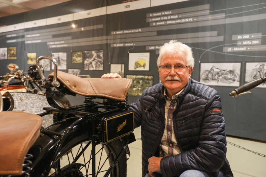 Der Vater von Siegfried Claus aus Chemnitz fuhr bis Mitte der 1950er-Jahre ein Schüttoff-Motorrad. Für ihn ist der Besuch der Ausstellung eine Erinnerung an die Kindheit. 