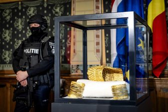 Fast vier Jahre Haft für Diebe von Goldhelm aus Museum - Die Diebe stahlen auch diesen Goldhelm. (Archivbild)