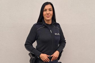 Fast von Auto überfahren: Wie eine Zwickauer Polizistin die Bauernproteste erlebte - Beim Einsatz zur Absicherung eines Bauernprotestes wäre Sindy Gehrmann fast von einem wütenden Pkw-Fahrer überrollt worden.