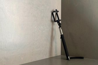 Fasten-Tagebuch: Alles für die Erinnerung - Ein sogenannter Selfiestick, das Instrument für Selfies mit gaaaaanz viel Hintergrund.